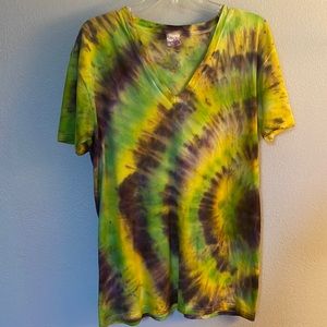 Size large, 100% cotton, the neck tie dye by Candy sunflower colors!
